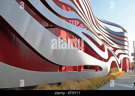 Petersen Automotive Museum building à Los Angeles, California USA KATHY DEWITT Banque D'Images