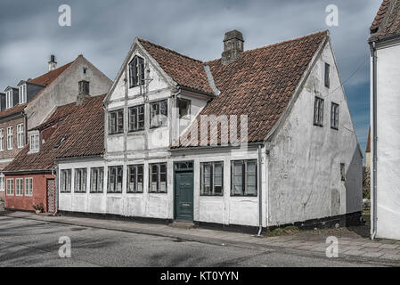 L'un des nombreux petits bâtiments dans la vieille ville de Helsingor au Danemark. Banque D'Images