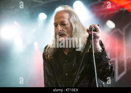 Le groupe de heavy metal américain Pentagram effectue un concert live à Vulkan Arena à Oslo. Ici le chanteur Bobby Liebling est vu sur scène. La Norvège, 11/11 2015. Banque D'Images