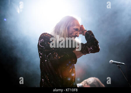 Le groupe de heavy metal américain Pentagram effectue un concert live à Vulkan Arena à Oslo. Ici le chanteur Bobby Liebling est vu sur scène. La Norvège, 11/11 2015. Banque D'Images