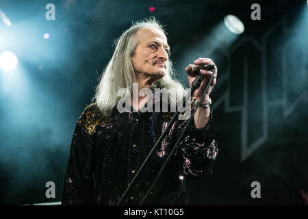 Le groupe de heavy metal américain Pentagram effectue un concert live à Vulkan Arena à Oslo. Ici le chanteur Bobby Liebling est vu sur scène. La Norvège, 11/11 2015. Banque D'Images