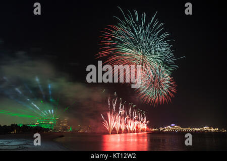 Journée nationale d'artifice à Abu Dhabi, Émirats arabes unis Banque D'Images