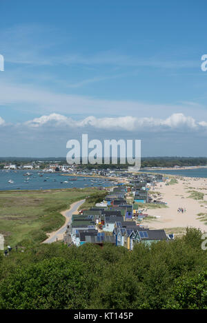 Avis de Warren Hill sur Hengistbury Head surplombant Mudeford Spit et Christchurch Harbour dans le Dorset. Banque D'Images