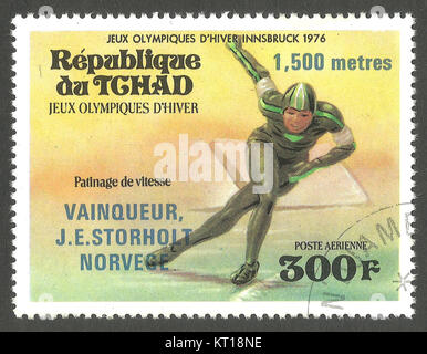 CIRCA 1976 : timbres par le Tchad, édition couleur Jeux olympiques en patinage artistique, spectacles d'Innsbruck Banque D'Images