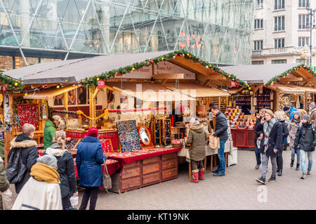 Marché de Noël à Budapest à la place Vörösmarty Banque D'Images