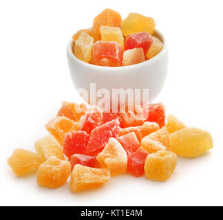Fruits secs, abricot et papaye avec quelques autres dans un bol blanc Banque D'Images
