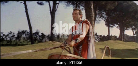 Cette image est une photo du film Cléopâtre de 1963, montrant une scène de la bande-annonce. Le film, mettant en vedette Elizabeth Taylor et Richard Burton, est une épopée historique sur la vie de la reine égyptienne Cléopâtre. Banque D'Images