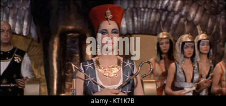 Une capture d'écran du film de 1963 'Cléopâtre', mettant en scène une scène de la bande-annonce du film. Banque D'Images