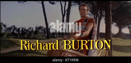 Capture d'écran de la bande-annonce du film Cléopâtre de 1963, mettant en vedette Elizabeth Taylor et Richard Burton, présentant des moments clés du film qui ont captivé le public du monde entier lors de sa sortie. Banque D'Images