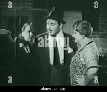 Confessions of a Vice Baron, un film de 1943 mettant en vedette André Castello Young, est un drame criminel qui explore le monde souterrain du vice et du crime dans un style noir et gravitty. Le film plonge dans les complexités du crime et de la morale. Banque D'Images