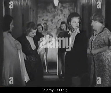 Un film de 1943, *confessions of a Vice Baron*, dépeint la vie d'un propriétaire de bordel et explore les thèmes du vice et de la moralité dans un décor dramatique du milieu du XXe siècle. Banque D'Images