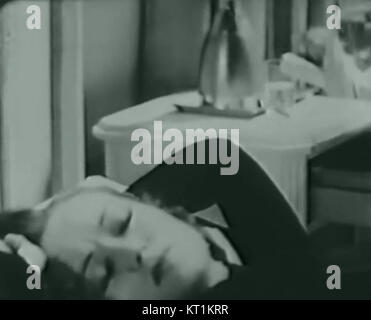 Confessions of a Vice Baron (1943) est un film mettant en vedette Lona Andre. Le film fait partie du genre criminel américain, reflétant les thèmes culturels de son époque avec un accent sur le crime et la moralité. Banque D'Images