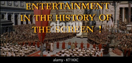 Cette capture d'écran de bande-annonce de 1963 représente probablement une scène du film *Cléopâtre*, mettant en valeur les grandes valeurs de production et les visuels emblématiques du film classique. Banque D'Images