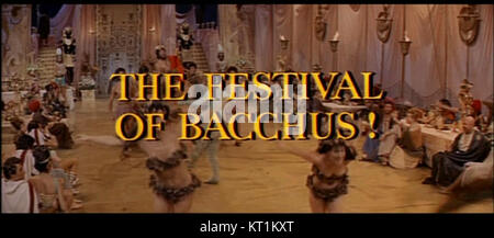 Capture d'écran du film de 1963 *Cléopâtre*, montrant une scène emblématique. Le film, mettant en vedette Elizabeth Taylor, est connu pour son portrait historique de l'Égypte ancienne. Banque D'Images