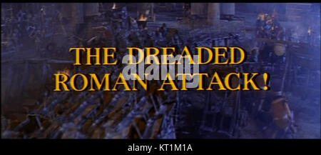 Capture d'écran du film de 1963 « Cléopâtre », mettant en vedette des scènes du drame historique épique sur la vie de la reine égyptienne, avec Elizabeth Taylor. Banque D'Images