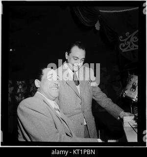 Django Reinhardt et Duke Ellington, Aquarium, New York, N.Y., ca. 1946 Novembre William P. Gottlieb (07331) Banque D'Images