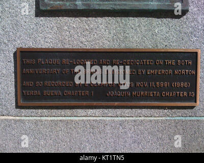 L'empereur Norton Ier, empereur autoproclamé de San Francisco au XIXe siècle, a été commémoré par une plaque au terminal de Transbay. Son règne excentrique et son impact sur l'histoire de San Francisco sont célébrés à travers ce marqueur historique. Banque D'Images