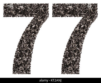 Chiffre arabe 77, soixante-dix-sept, un noir de charbon de bois naturel, isolé sur fond blanc Banque D'Images