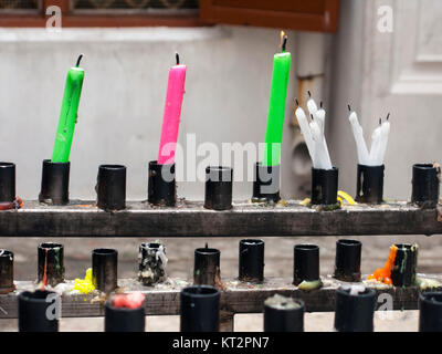 Bougies à l'extérieur de la Basilique Saint Thomas, Mylapore, Chennai Banque D'Images