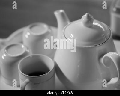 Porcelaine DE BASE ET TASSES THÉIÈRE BLANCHE Banque D'Images