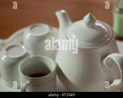 Porcelaine DE BASE ET TASSES THÉIÈRE BLANCHE Banque D'Images