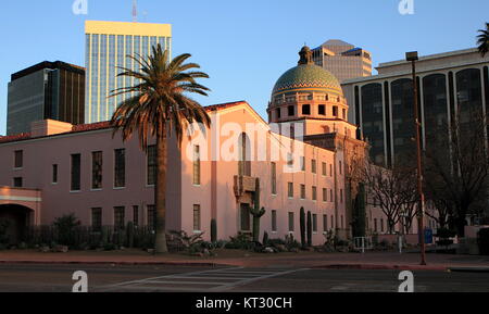 Ancien palais de justice du comté de Pima à Tucson, Arizona, sur le crépuscule. Banque D'Images