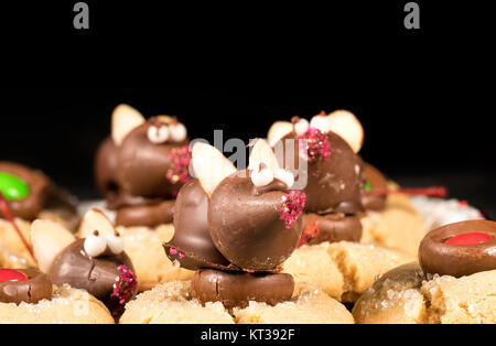 Souris recouvert de chocolat sur le dessus des cookies Banque D'Images