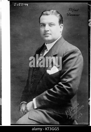 Portrait d'Alfred Piccaver, un ténor renommé, par L. Gutmann, pris à Vienne en 1920, mettant en valeur les contributions de l'artiste à l'opéra et à la musique classique. Banque D'Images