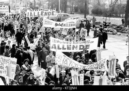 Les partisans d'Allende étaient des militants et des individus qui se sont ralliés à Salvador Allende, le premier président socialiste de Chileâ, plaidant pour un changement politique au début des années 1970 Banque D'Images