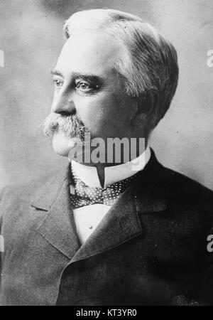 Voici un portrait photo de John Walter Smith, montrant une image de la tête et des épaules. John Walter Smith était une figure éminente de la politique américaine du début du XXe siècle, servant comme gouverneur du Maryland de 1905 à 1912. Le portrait capture sa ressemblance dans un cadre formel et historique. Banque D'Images