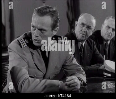 Capture d'écran du film « Panic in the Street » mettant en scène un moment tendu. Ce film de 1950 réalisé par Elia Kazan est un thriller noir se déroulant à la Nouvelle-Orléans, décrivant une crise médicale et son impact sur la ville. Banque D'Images