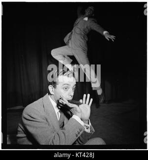 Larry Adler, centre-ville, Paris, janvier 1947 Gottlieb (00021) Banque D'Images