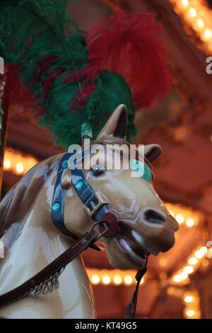 Détail d'un carrousel antique avec les chevaux, pris dans le centre de Florence. Banque D'Images