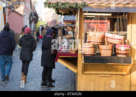 Kiosque du marché de Noël à Szentendre - petite ville le long de la rivière du Danube, Szentendre, Hongrie Banque D'Images