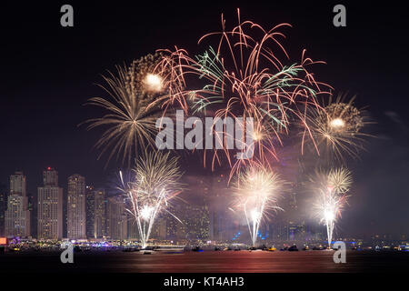 Journée nationale d'artifice à Dubaï Banque D'Images