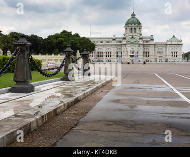 Salle du trône Ananta Samakhom Palace en Thai Royal Dusit Palace de jour à Bangkok, Thaïlande. Banque D'Images