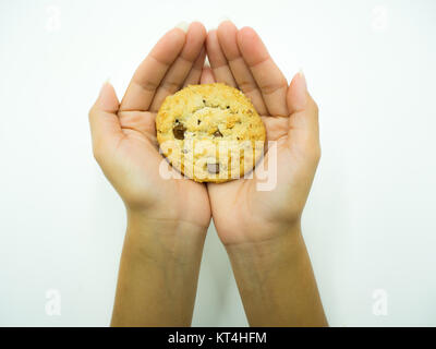 Woman's hand holding chocolate chip cookies Banque D'Images