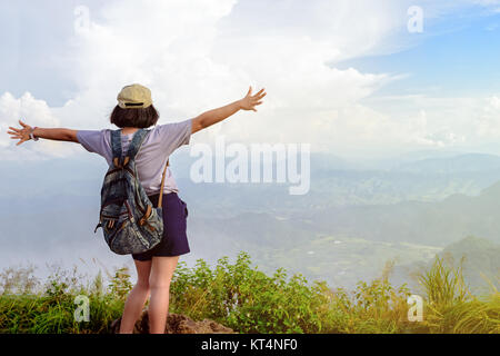 Teen girl touristiques sur Phu Chi Fa mountain Banque D'Images