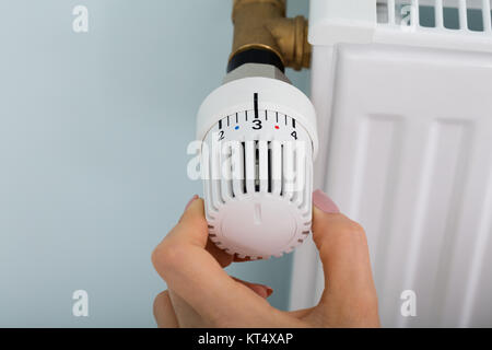 Réglage de la soupape thermostatique Banque D'Images