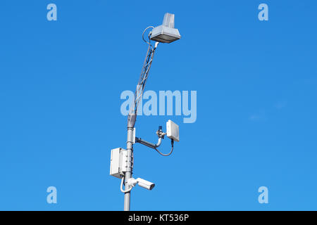 Close up image de caméra de sécurité CCTV fixé sur un poteau métallique Banque D'Images