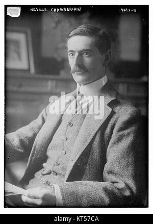 Neville Chamberlain, le premier ministre britannique, est souvent associé à sa politique d'apaisement avant la seconde Guerre mondiale. Sa carrière politique est un chapitre clé de l'histoire britannique du XXe siècle. Banque D'Images