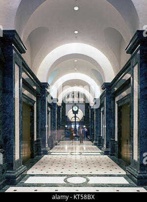 Le hall des bureaux à Washington, D.C. présente un design professionnel, servant souvent d'espace accueillant pour les visiteurs et les employés dans un cadre d'entreprise. Banque D'Images