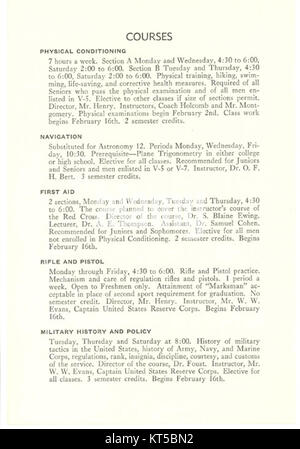 Cette image est liée aux cours pré-militaires au Washington & Jefferson College (Washjeff). Il s'agit probablement d'étudiants qui se préparent au service militaire ou à l'éducation. Banque D'Images