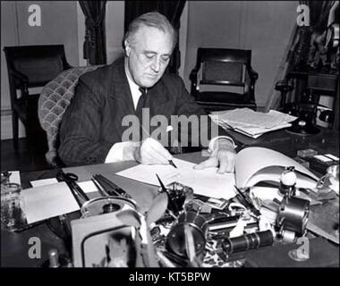 Photographie du président Franklin D. Roosevelt prononçant son discours de 1941 sur l'état de l'Union, introduisant le concept des quatre libertés. Banque D'Images