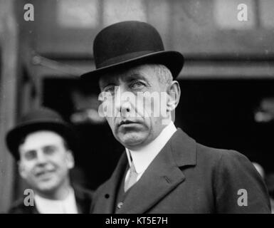 Roald Amundsen, l'explorateur norvégien, est célèbre pour avoir mené avec succès la première expédition au pôle Sud en 1911. Ses réalisations dans l'exploration polaire restent importantes dans l'histoire. Banque D'Images
