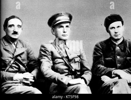 Photographie de 1937 montrant les dirigeants du Parti communiste de Yougoslavie (KPJ) à Madrid. Cette image capture un moment clé de l'histoire politique du parti pendant la guerre civile espagnole, soulignant son implication dans la politique internationale. Banque D'Images