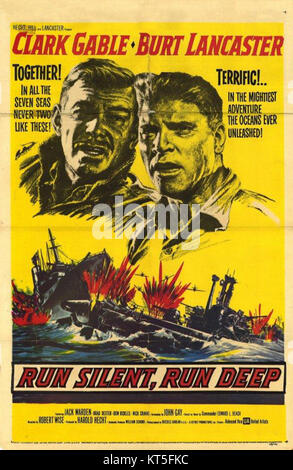 Affiche de film vintage du film de 1958 « Run Silent Run Deep », représentant une aventure sous-marine de la seconde Guerre mondiale. Le film est centré sur les opérations navales dans le Pacifique pendant la guerre. Banque D'Images