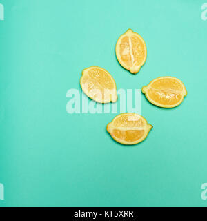 Citrons sur fond vert Banque D'Images