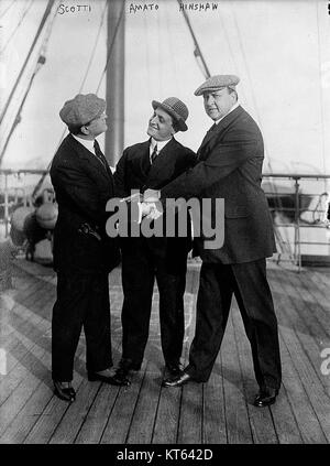 Antonio Scotti, Pasquale Amato, et William Hinshaw à bord du SS George Washington Banque D'Images