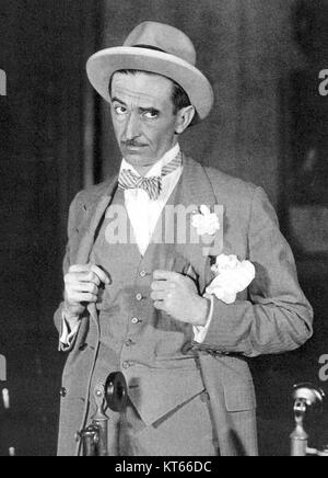 The Front page, 1928, est une pièce américaine classique de Ben Hecht et Charles MacArthur. Il capture le monde trépidant et humoristique des reportages de journaux à Chicago, en se concentrant sur la nature chaotique de la profession et son impact sur la vie personnelle. Banque D'Images